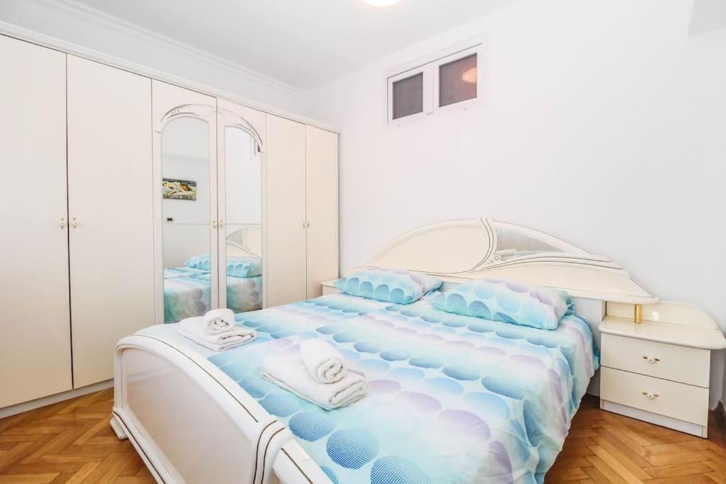 Veronika Apartment *